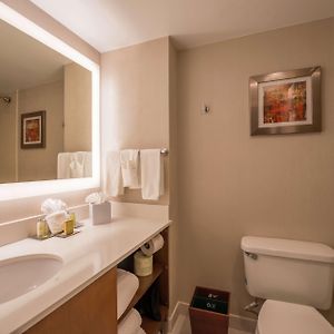 King Room Bath Tub Disability Access or Non-Smoking
